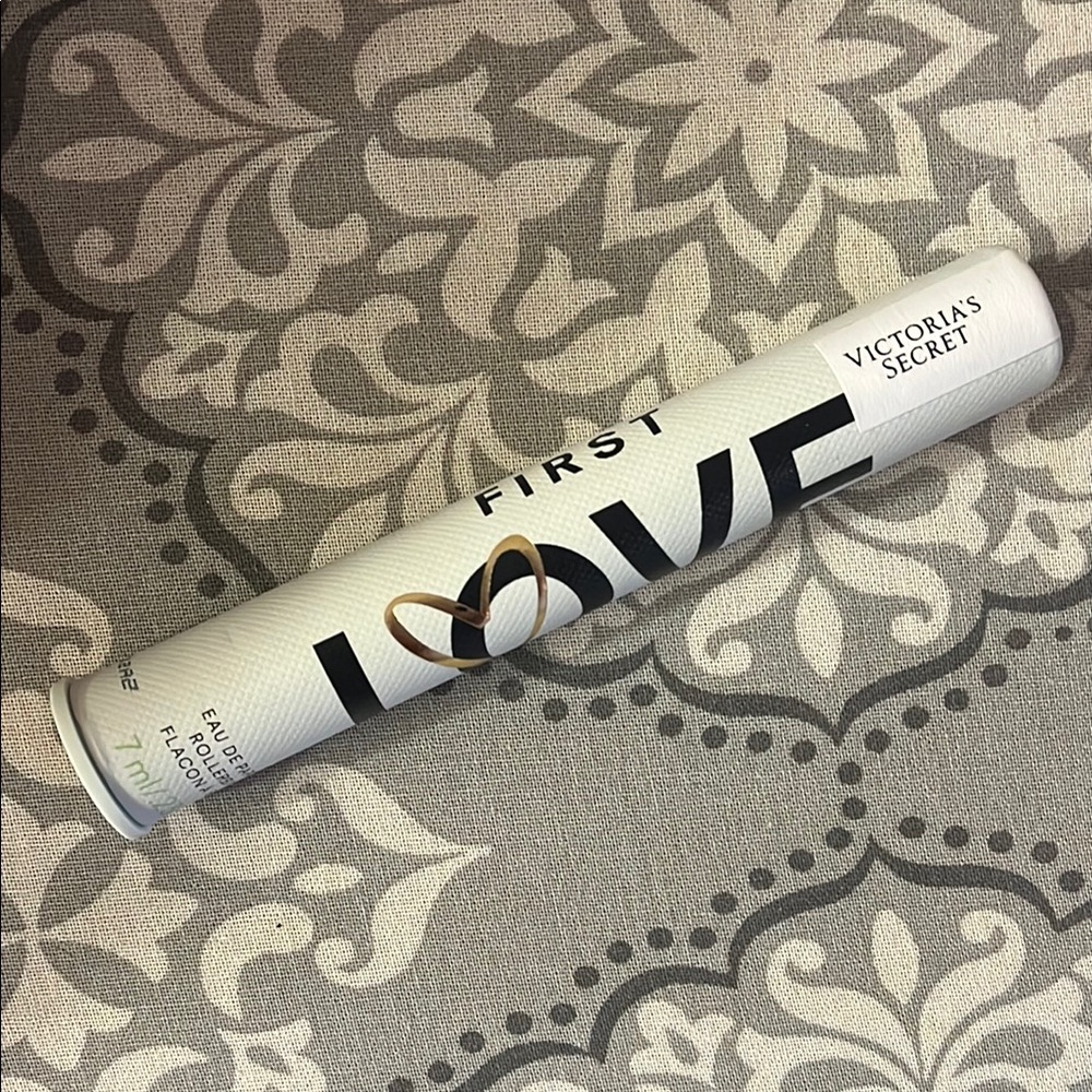 🤍Victoria's Secret First Love Rollerball Perfume🤍